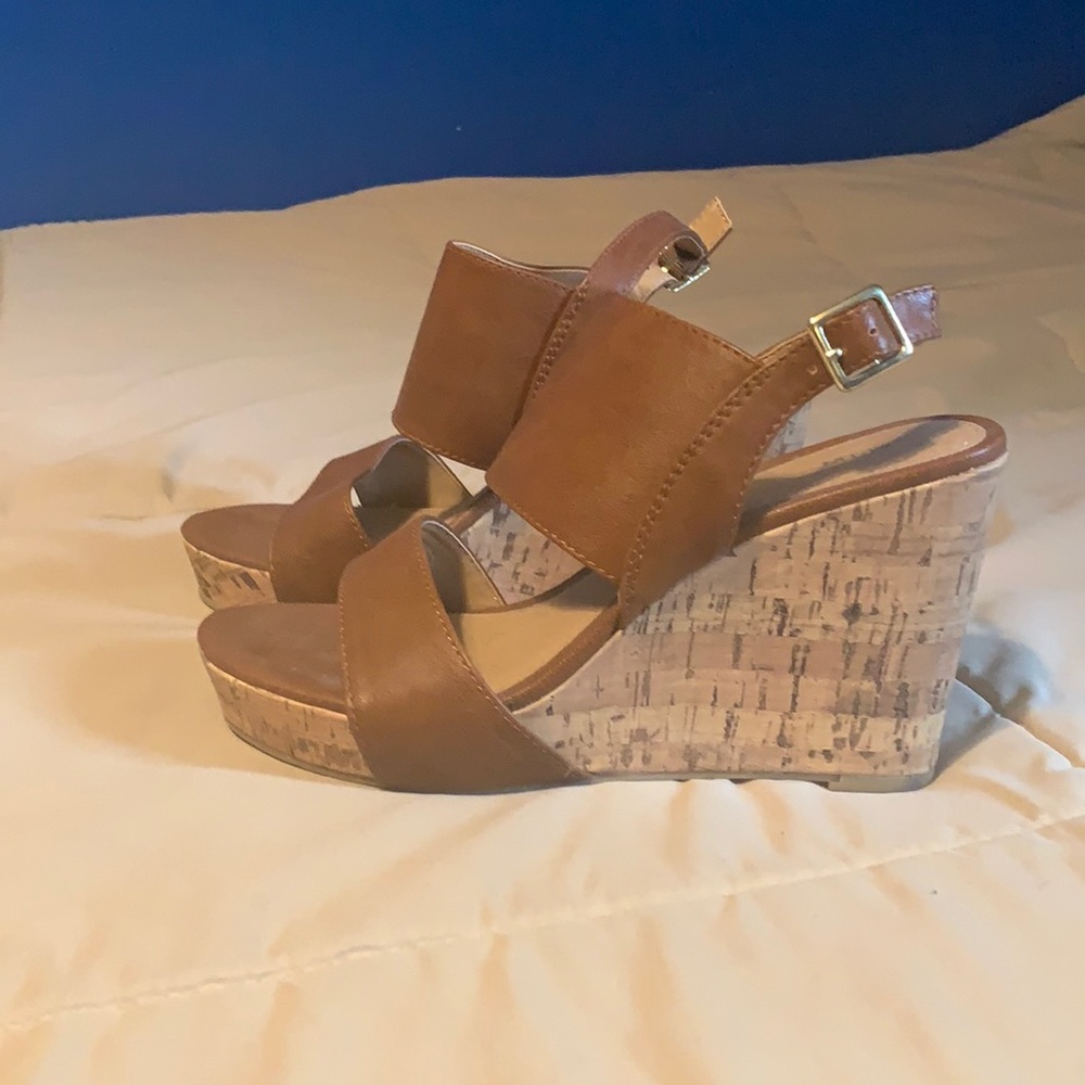 Women’s size 8 Apt 9 cognac platform sandals.